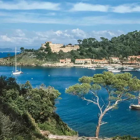 Holiday home Atypique Ancien Hangar A Bateau Hyeres